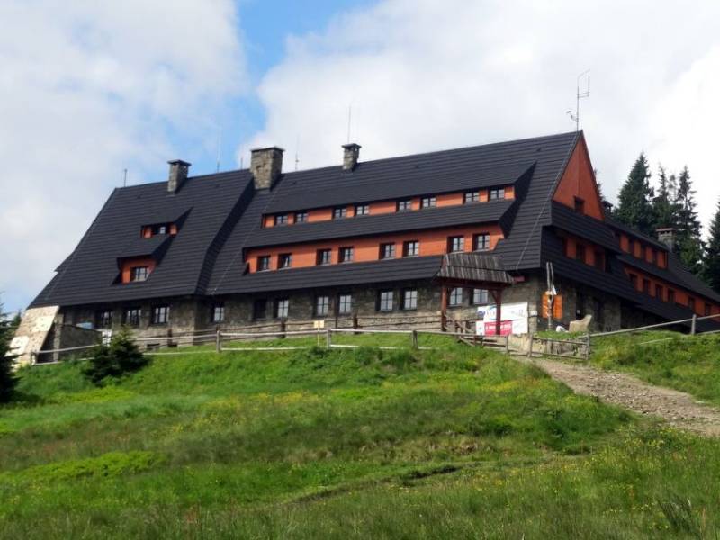 Schronisko PTTK na Turbaczu w Gorcach